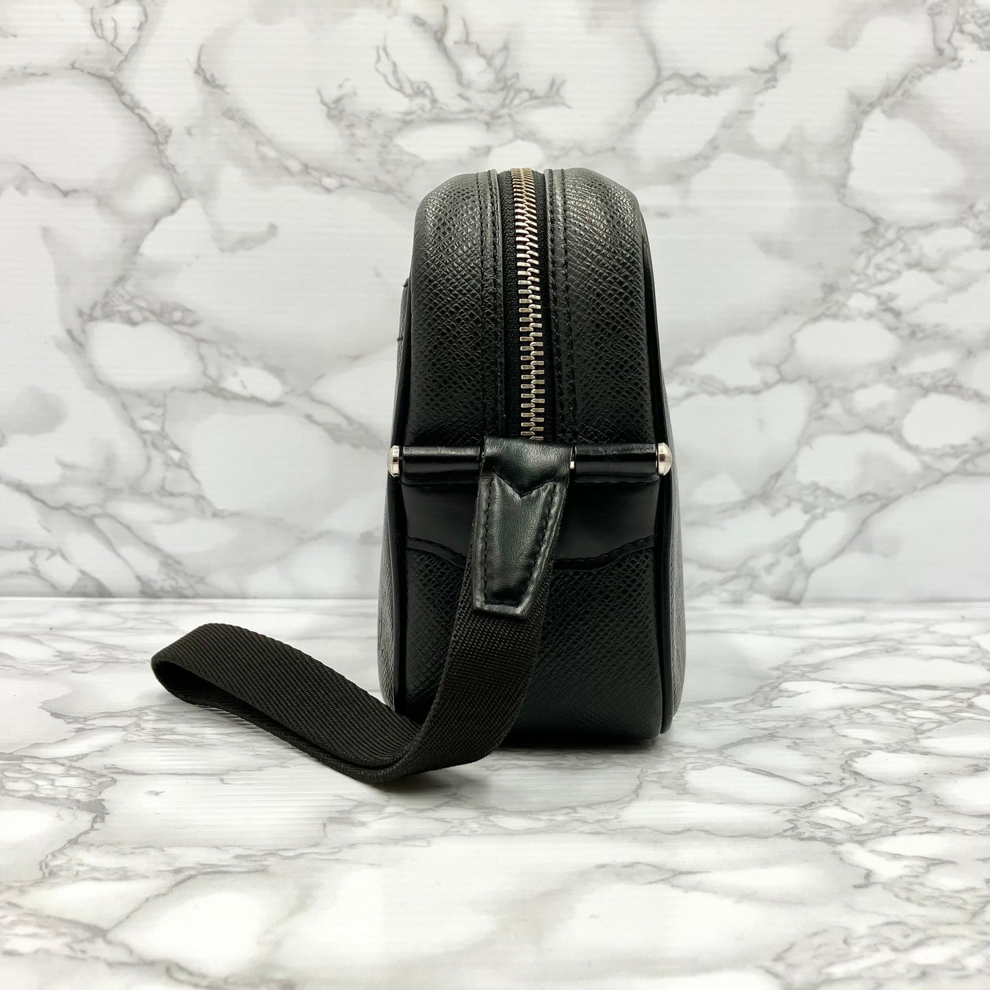 Louis Vuitton Taiga Pouch