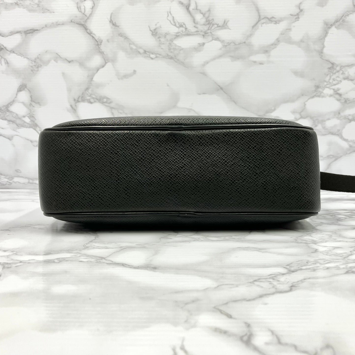 Louis Vuitton Taiga Pouch