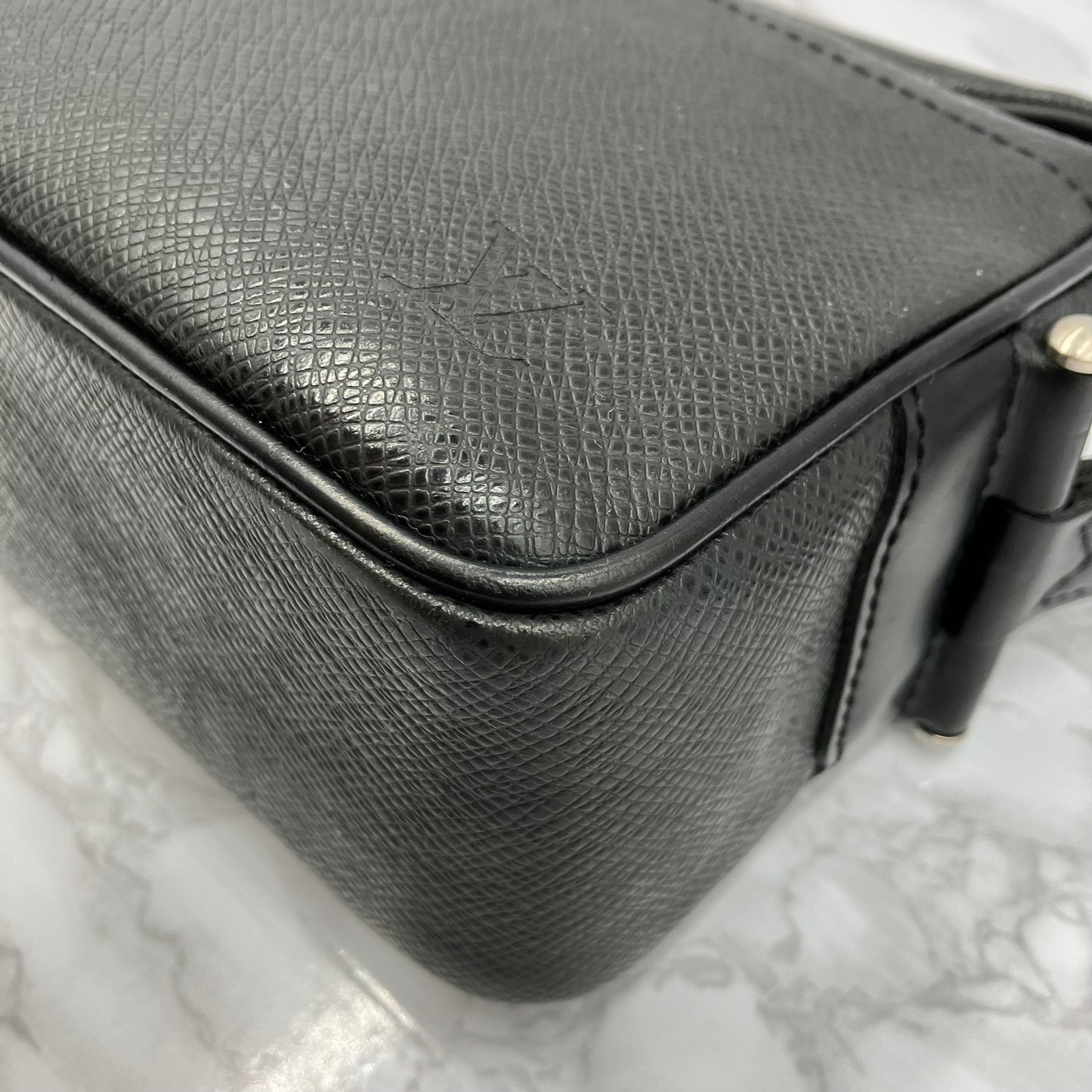 Louis Vuitton Taiga Pouch