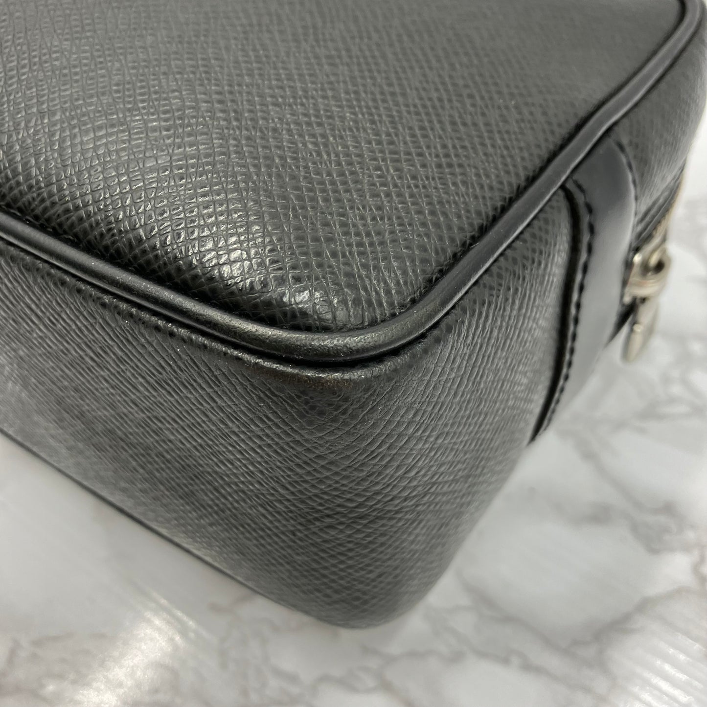 Louis Vuitton Taiga Pouch