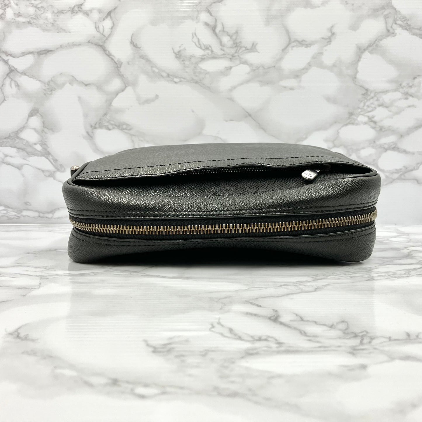 Louis Vuitton Taiga Pouch