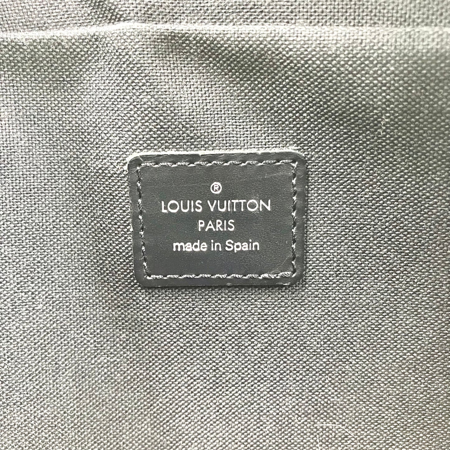 Louis Vuitton Taiga Pouch