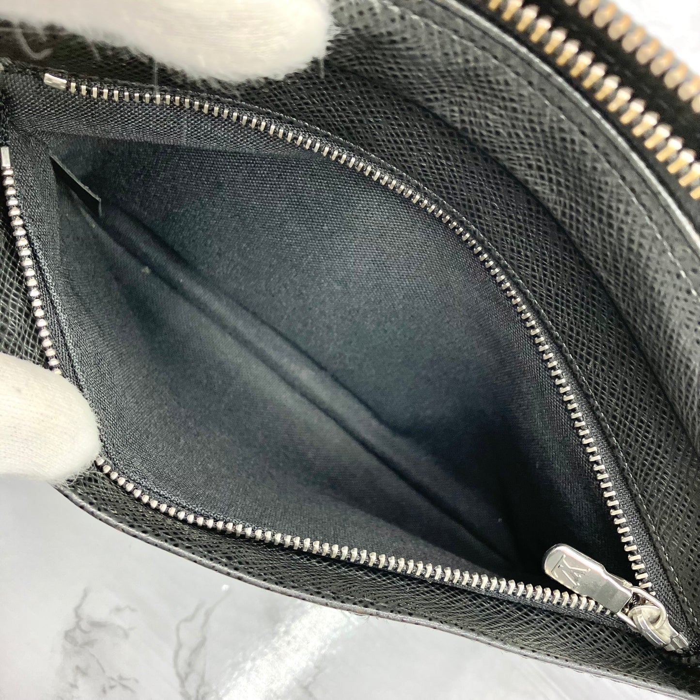 Louis Vuitton Taiga Pouch
