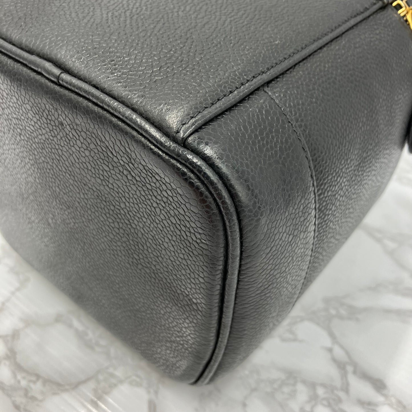 CHANEL Caviar skin Vanity Bag