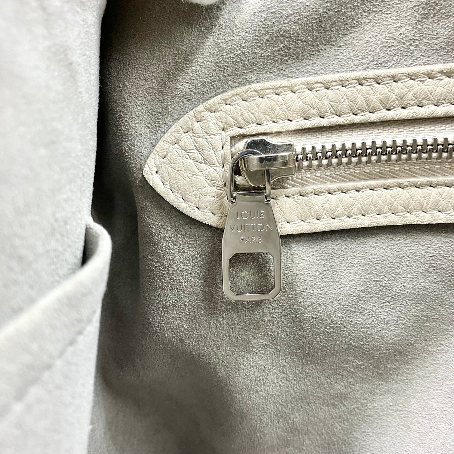 LOUIS VUITTON  Mahina Selene PM