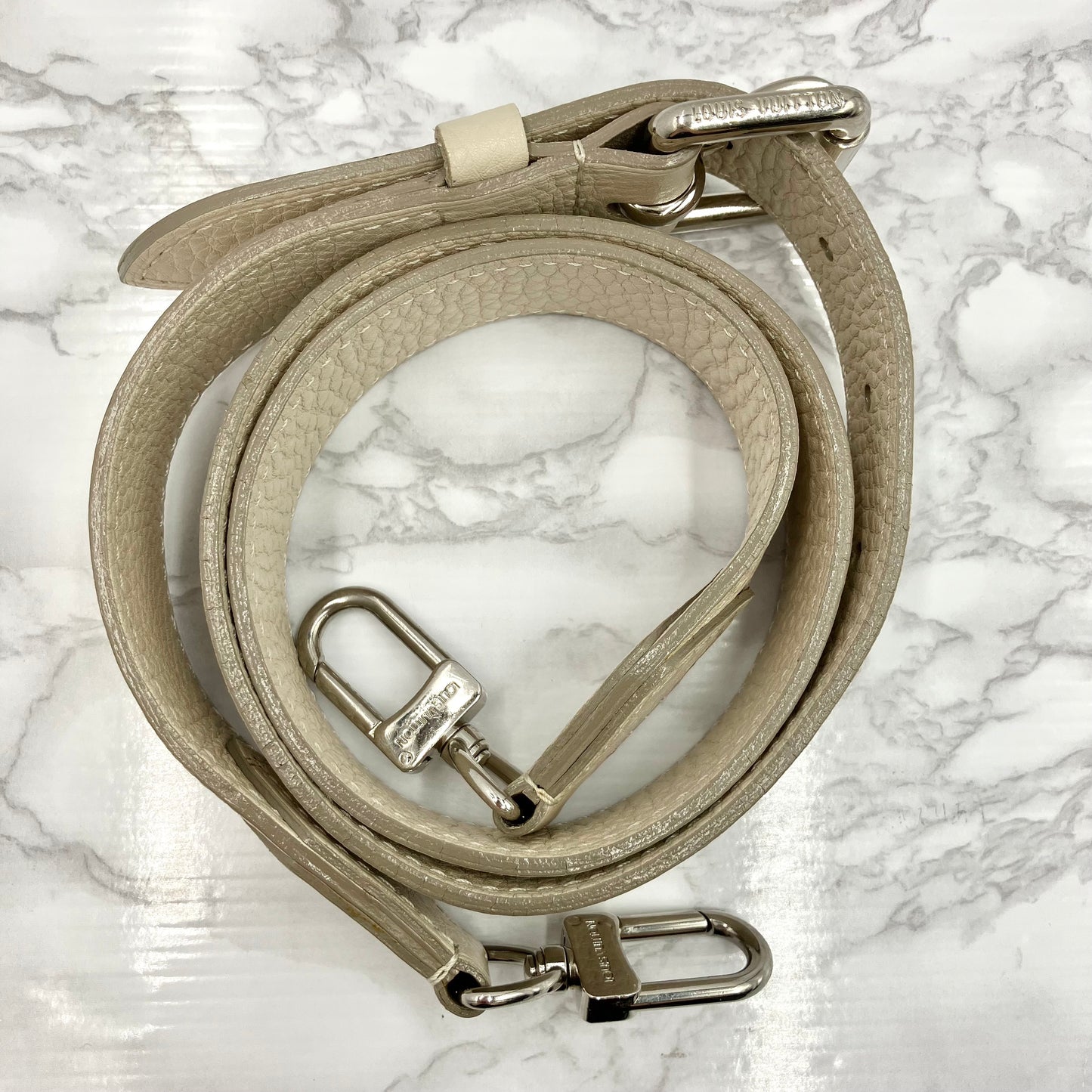 LOUIS VUITTON  Mahina Selene PM