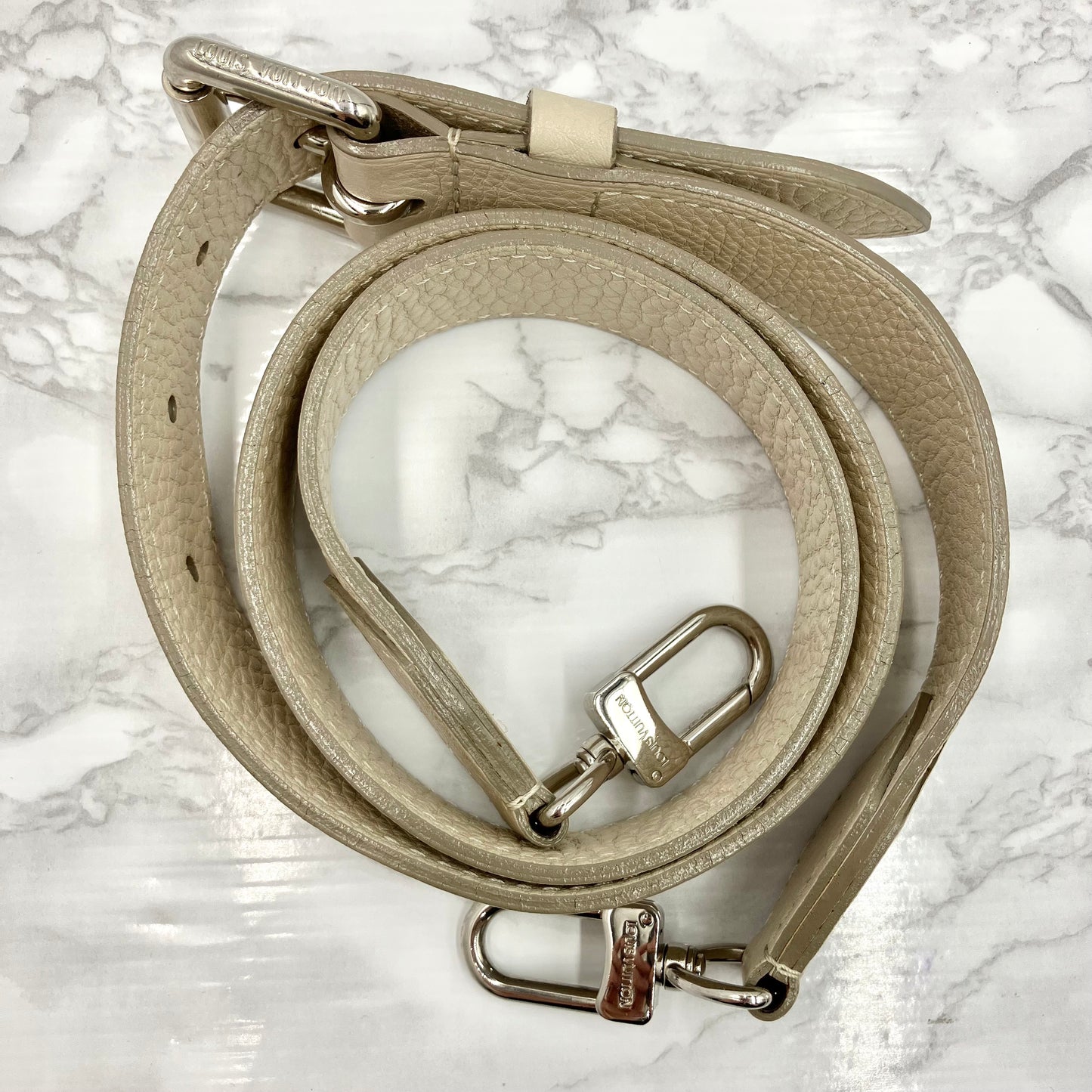 LOUIS VUITTON  Mahina Selene PM