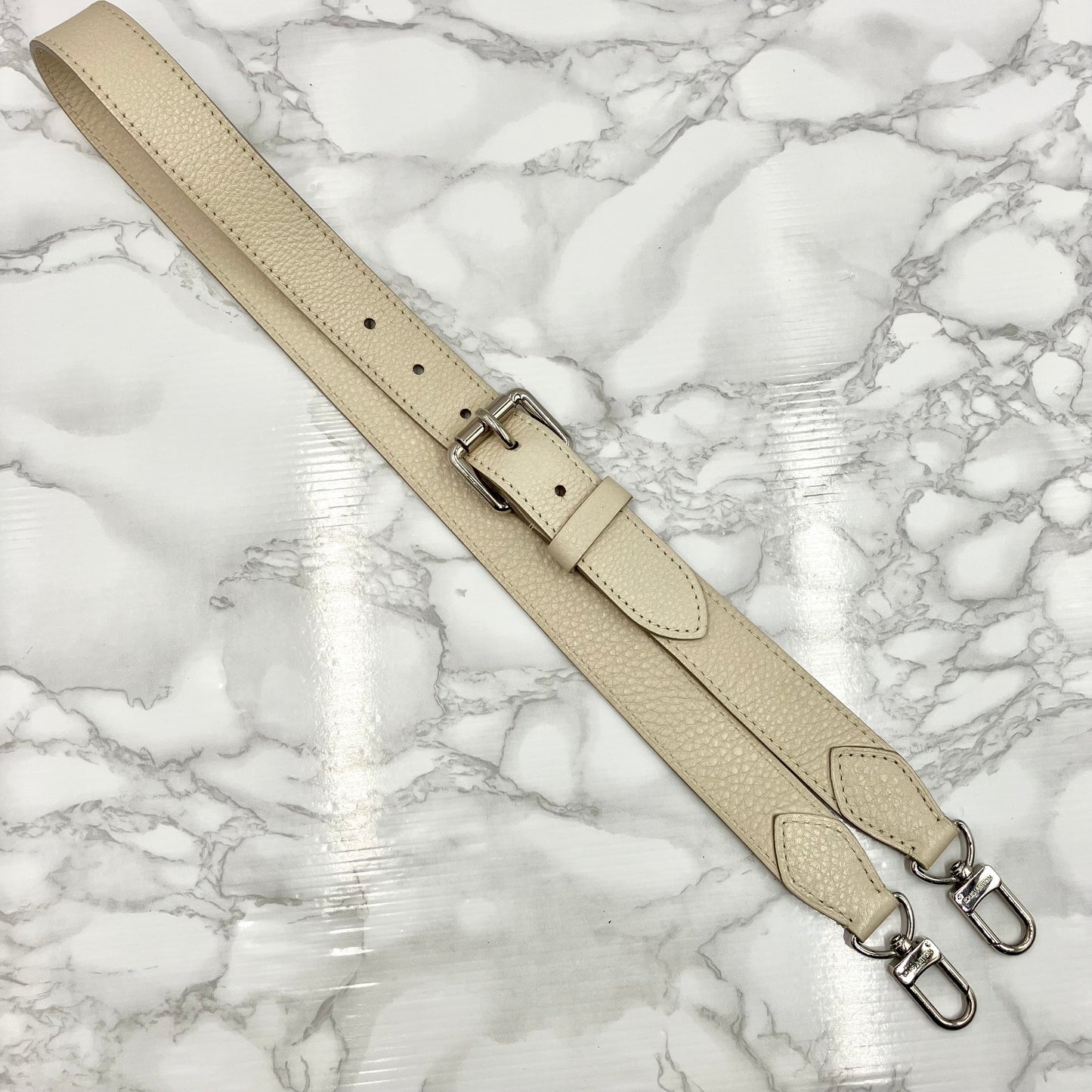 LOUIS VUITTON  Mahina Selene PM