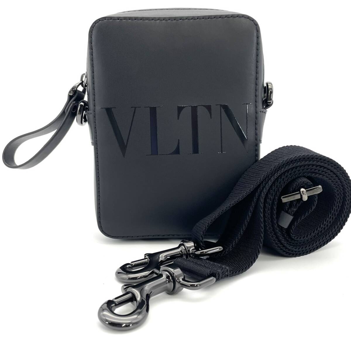 Unused Valentino Garavani Shoulder Bag Black Leather VLTN Logo 7-5-378