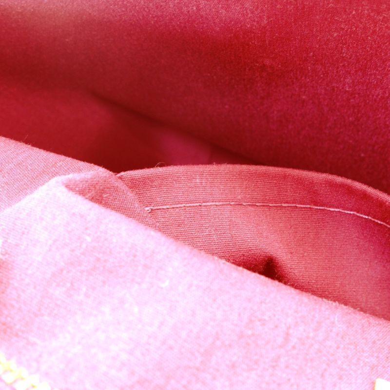 LOUIS VUITTON Vernis Amarante Perveu Handbag