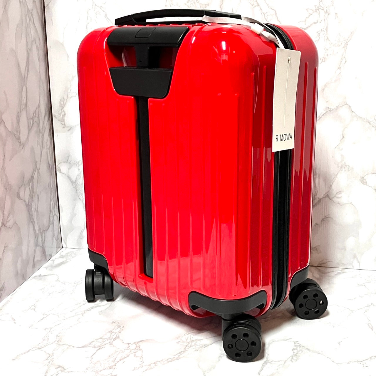 RIMOWA Essential Light