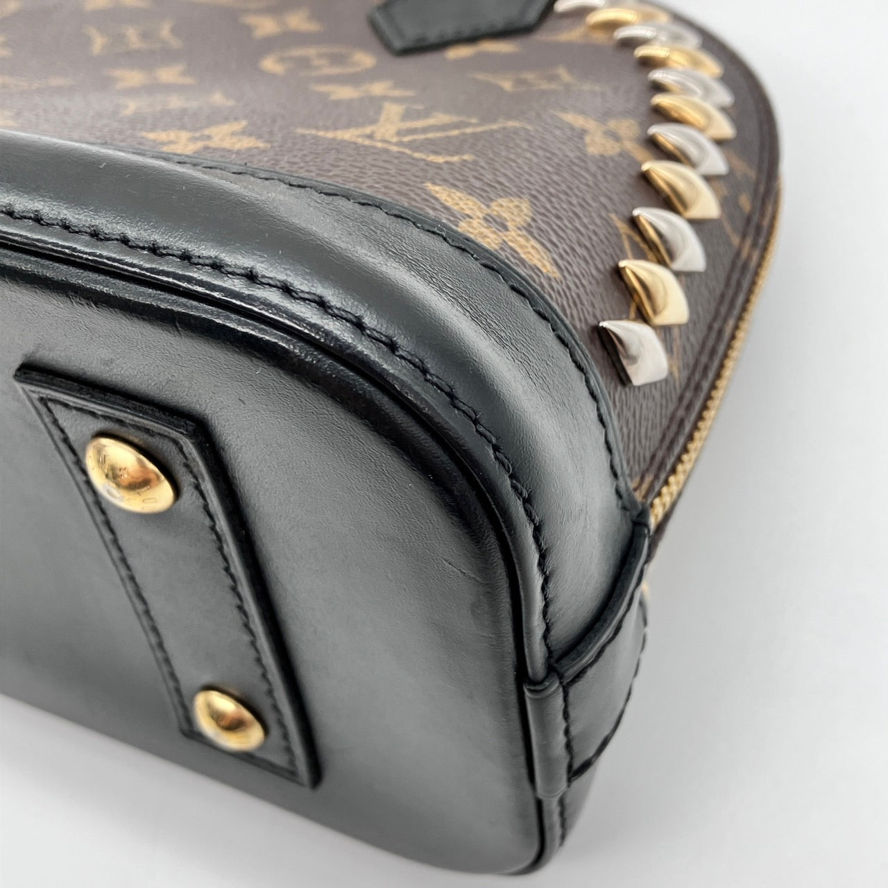 LOUIS VUITTON Monogram Alma BB