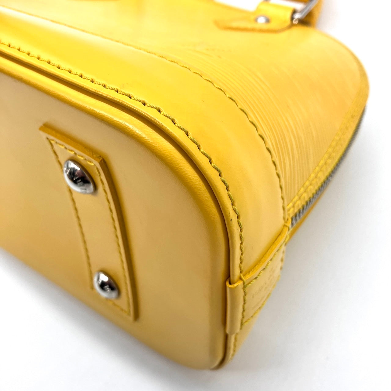 LOUIS VUITTON Epi alma BB