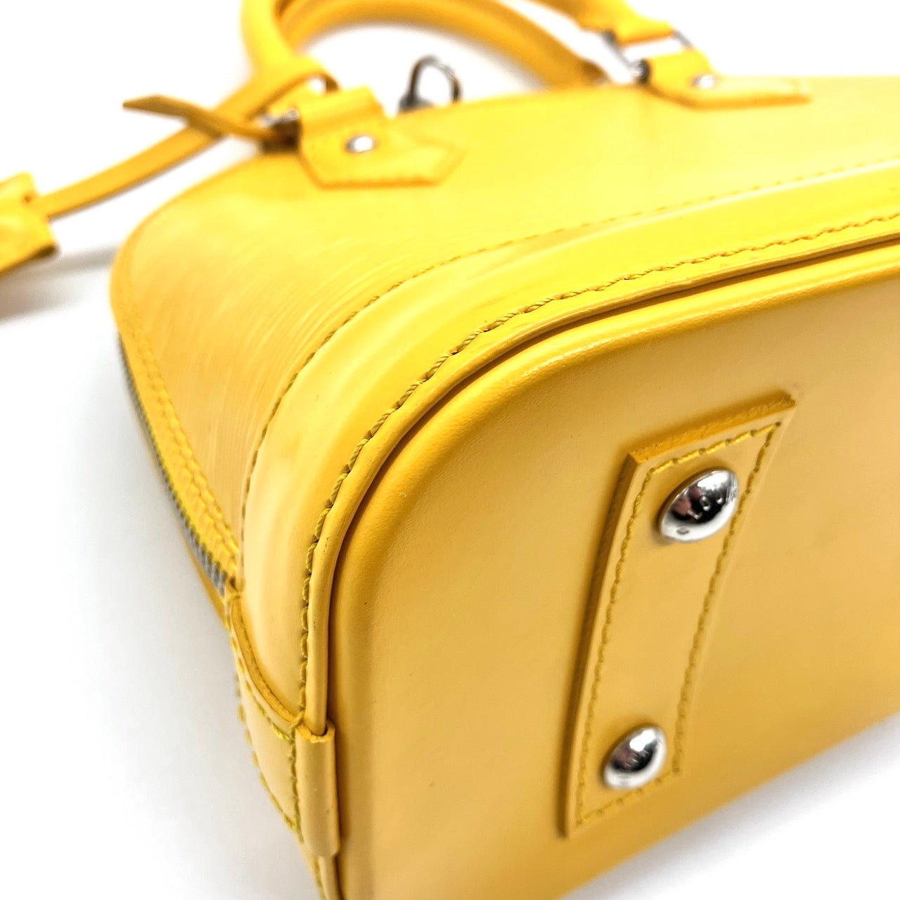 LOUIS VUITTON Epi alma BB