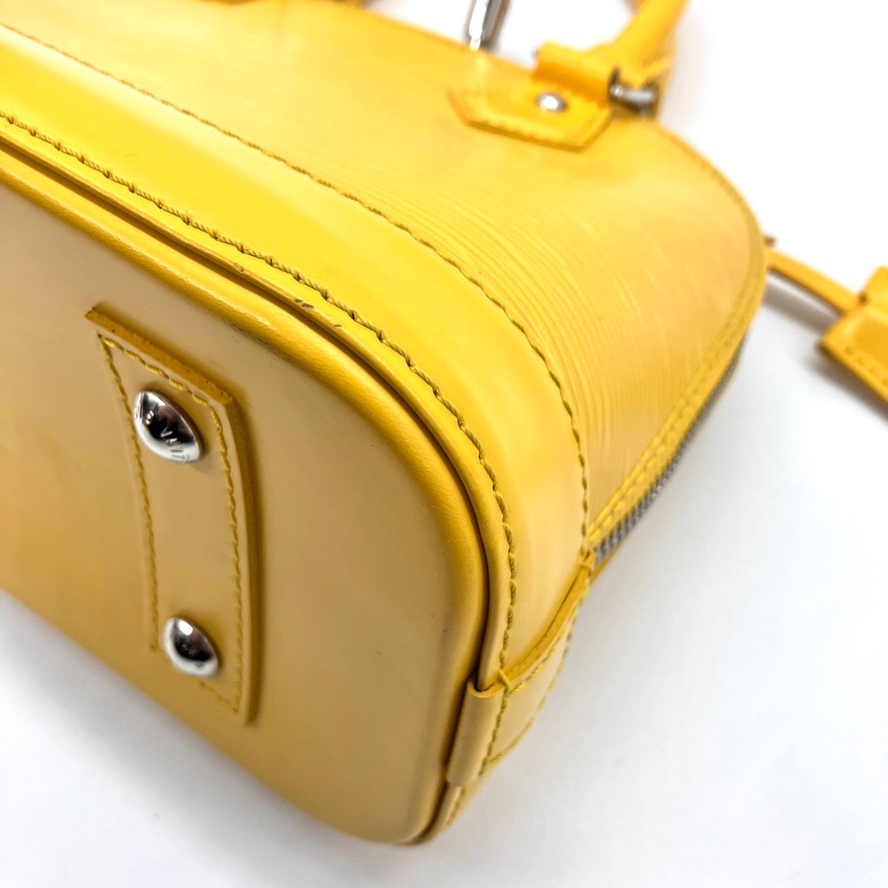 LOUIS VUITTON Epi alma BB