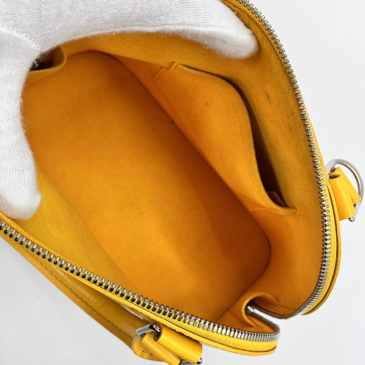 LOUIS VUITTON Epi alma BB