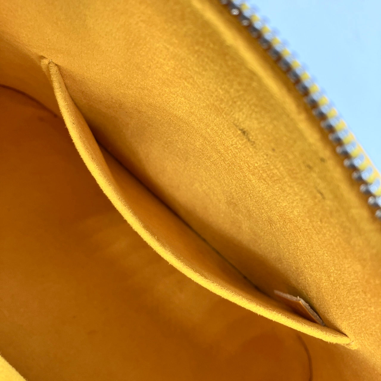 LOUIS VUITTON Epi alma BB