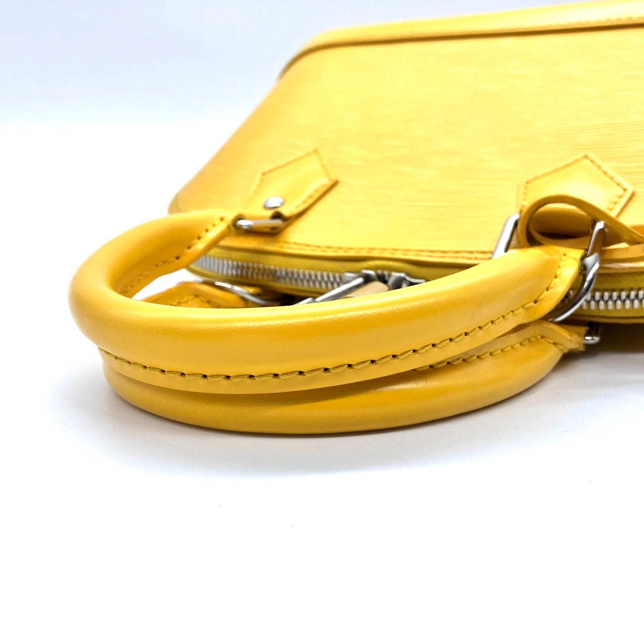 LOUIS VUITTON Epi alma BB