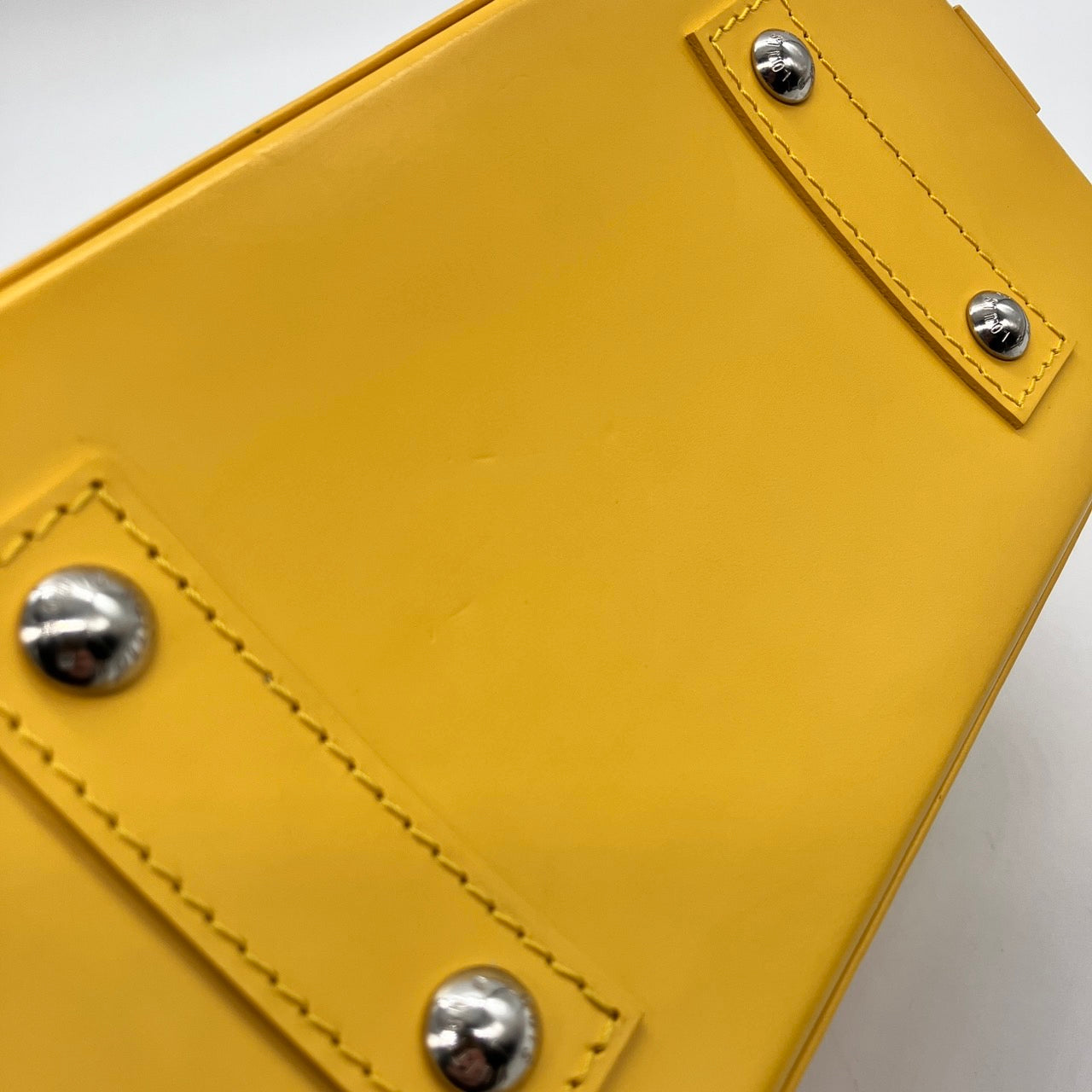 LOUIS VUITTON Epi alma BB