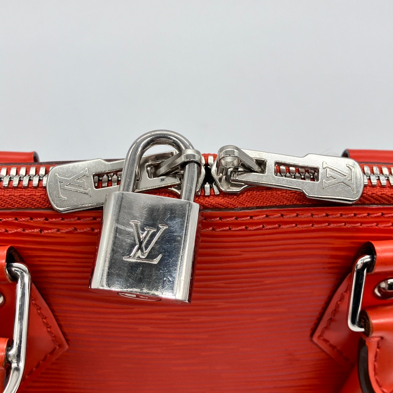 LOUIS VUITTON Epi Alma BB