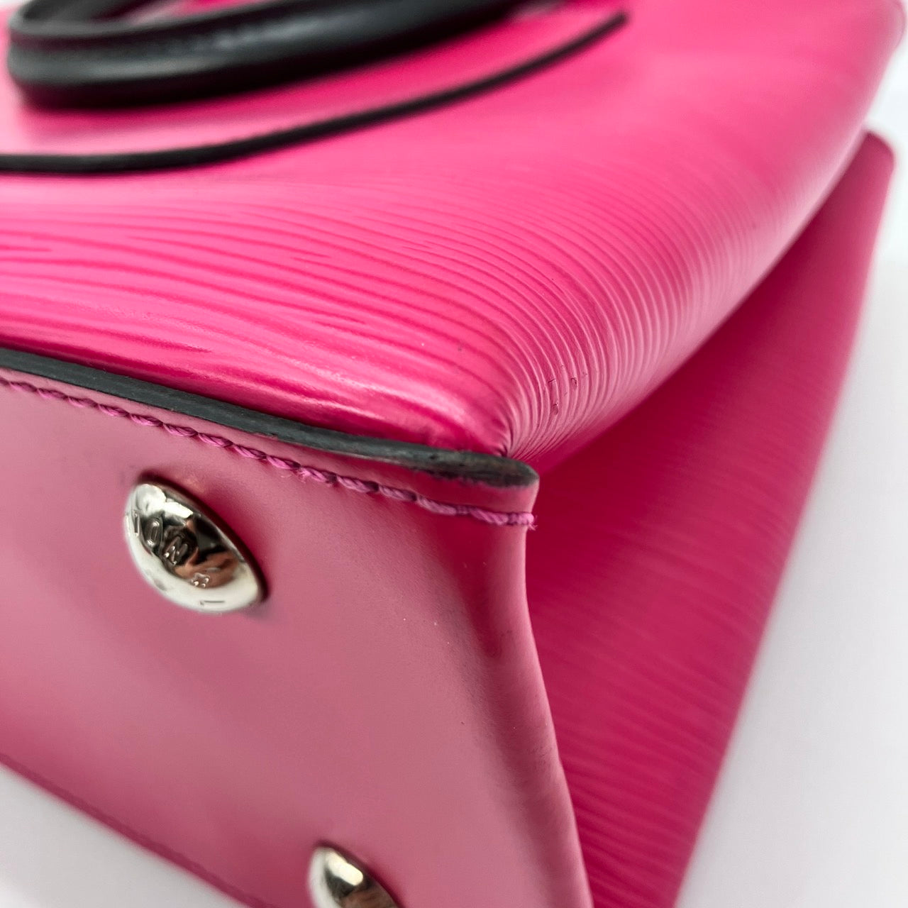 LOUIS VUITTON Epi Kleber PM