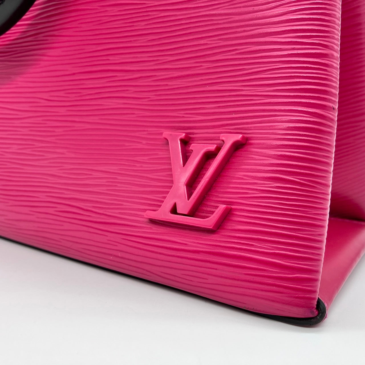 LOUIS VUITTON Epi Kleber PM