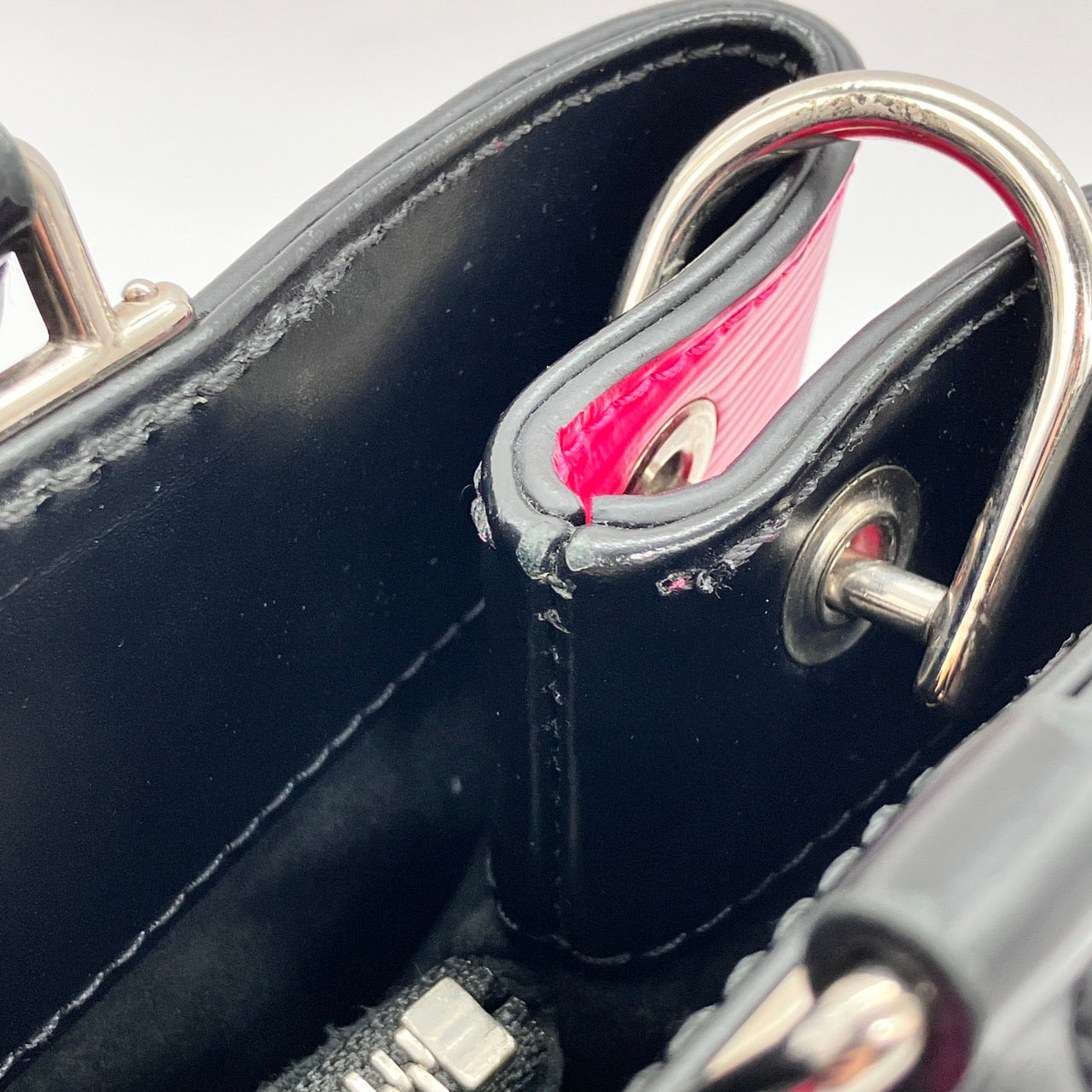 LOUIS VUITTON Epi Kleber PM