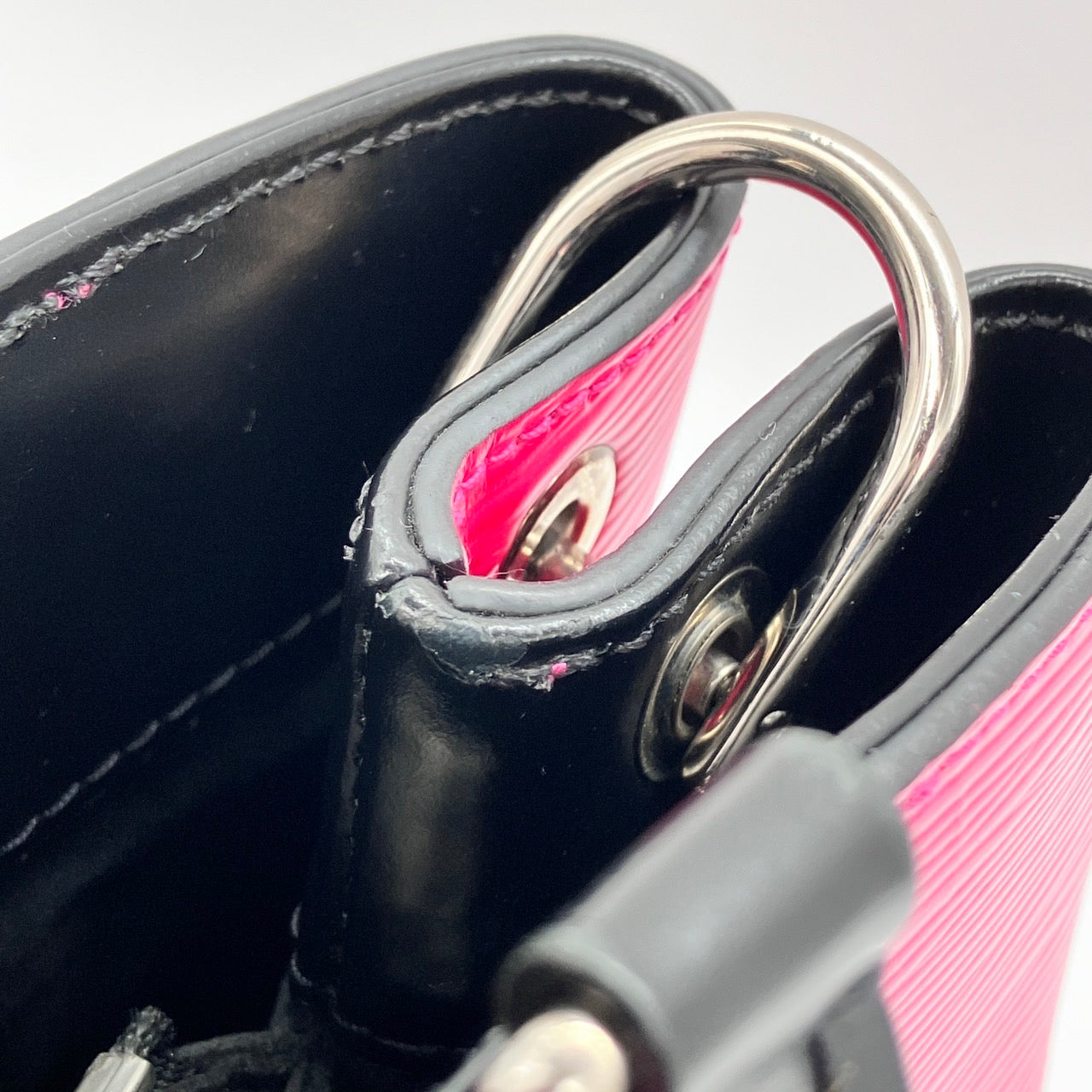 LOUIS VUITTON Epi Kleber PM