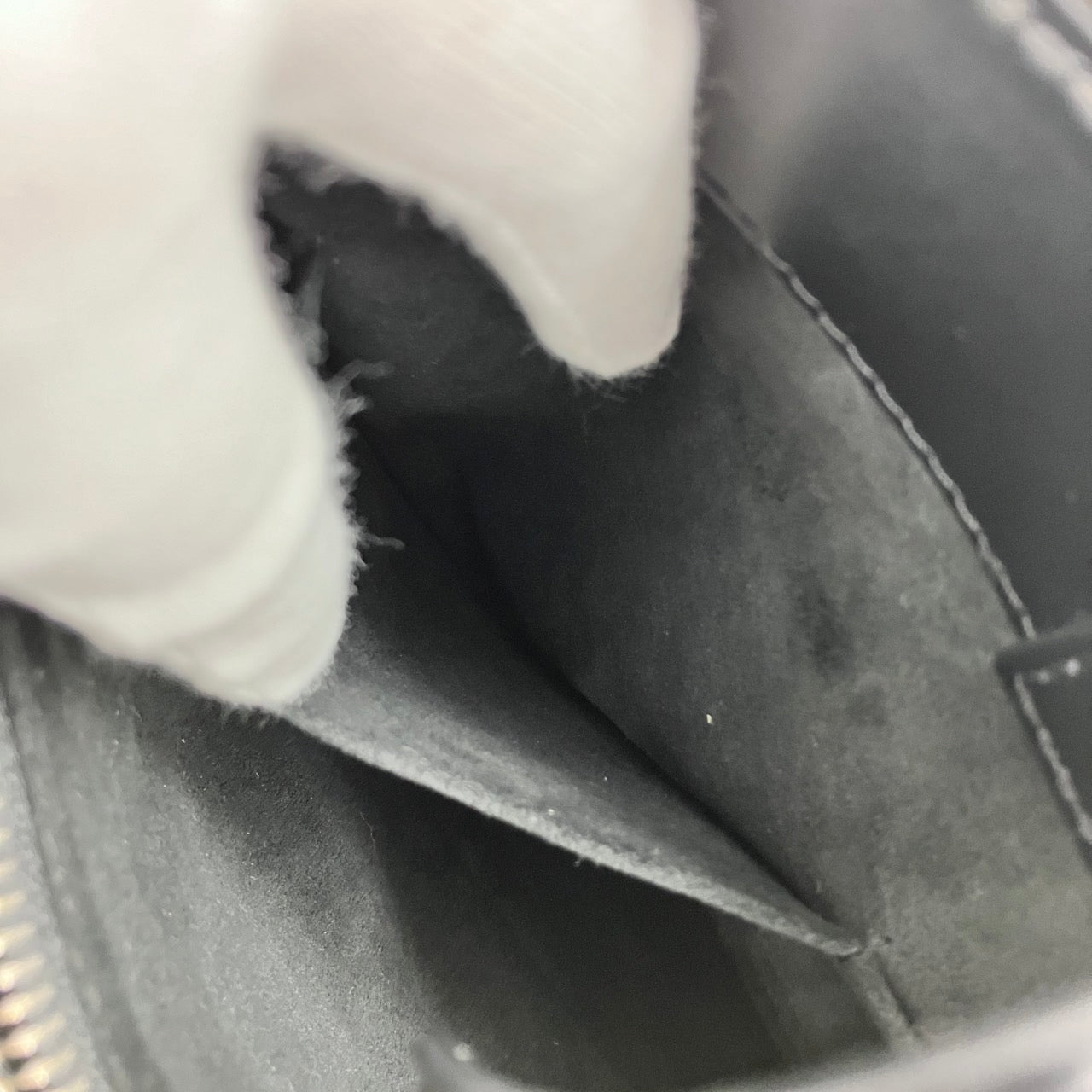 LOUIS VUITTON Epi Kleber PM