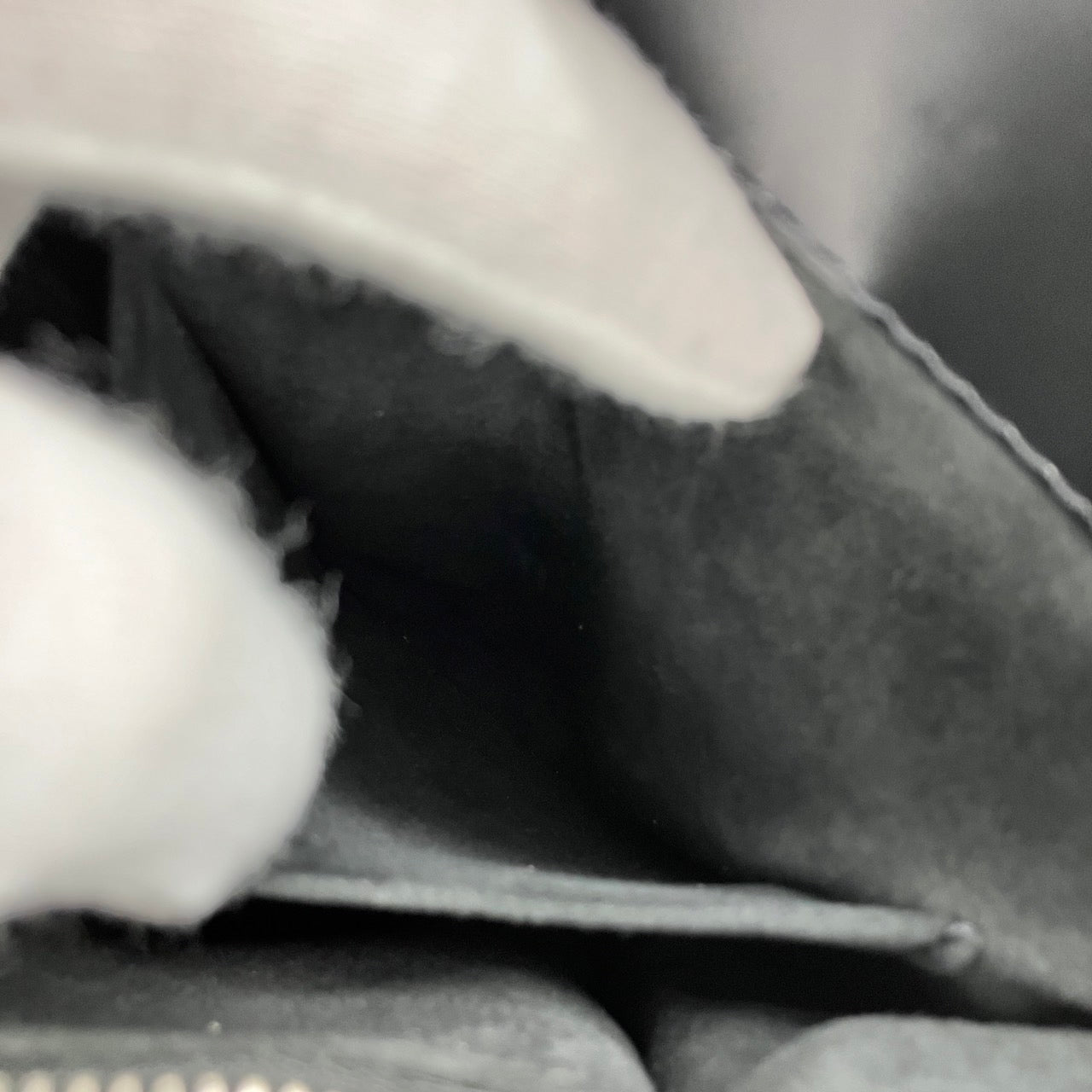 LOUIS VUITTON Epi Kleber PM