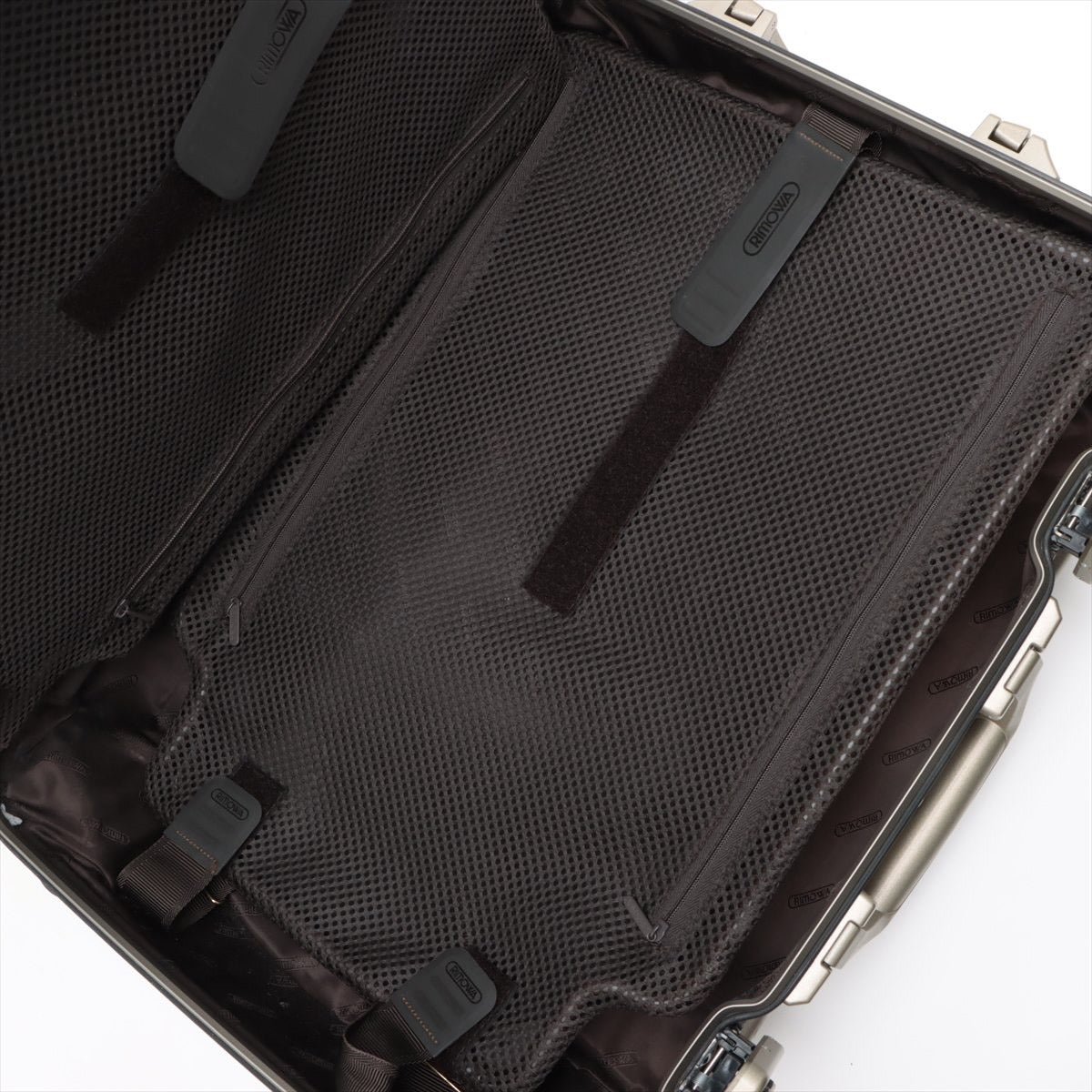 Topaz Titanium Aluminum Carry Case Gold