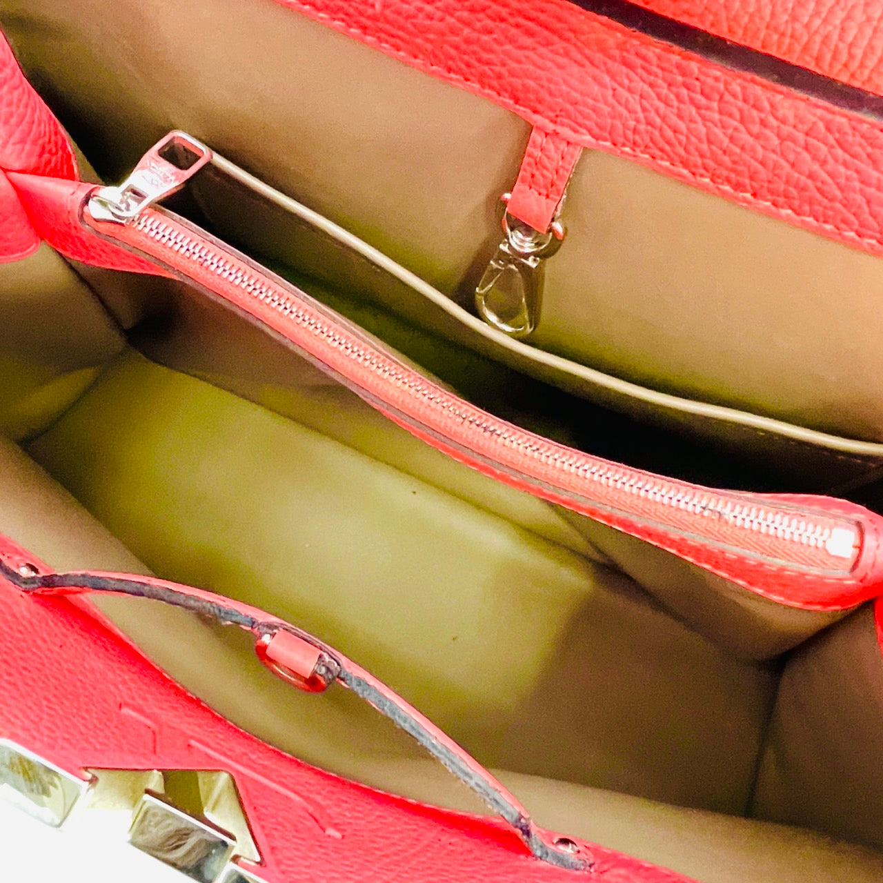 LOUIS VUITTON Capucine MM Handbag Pink