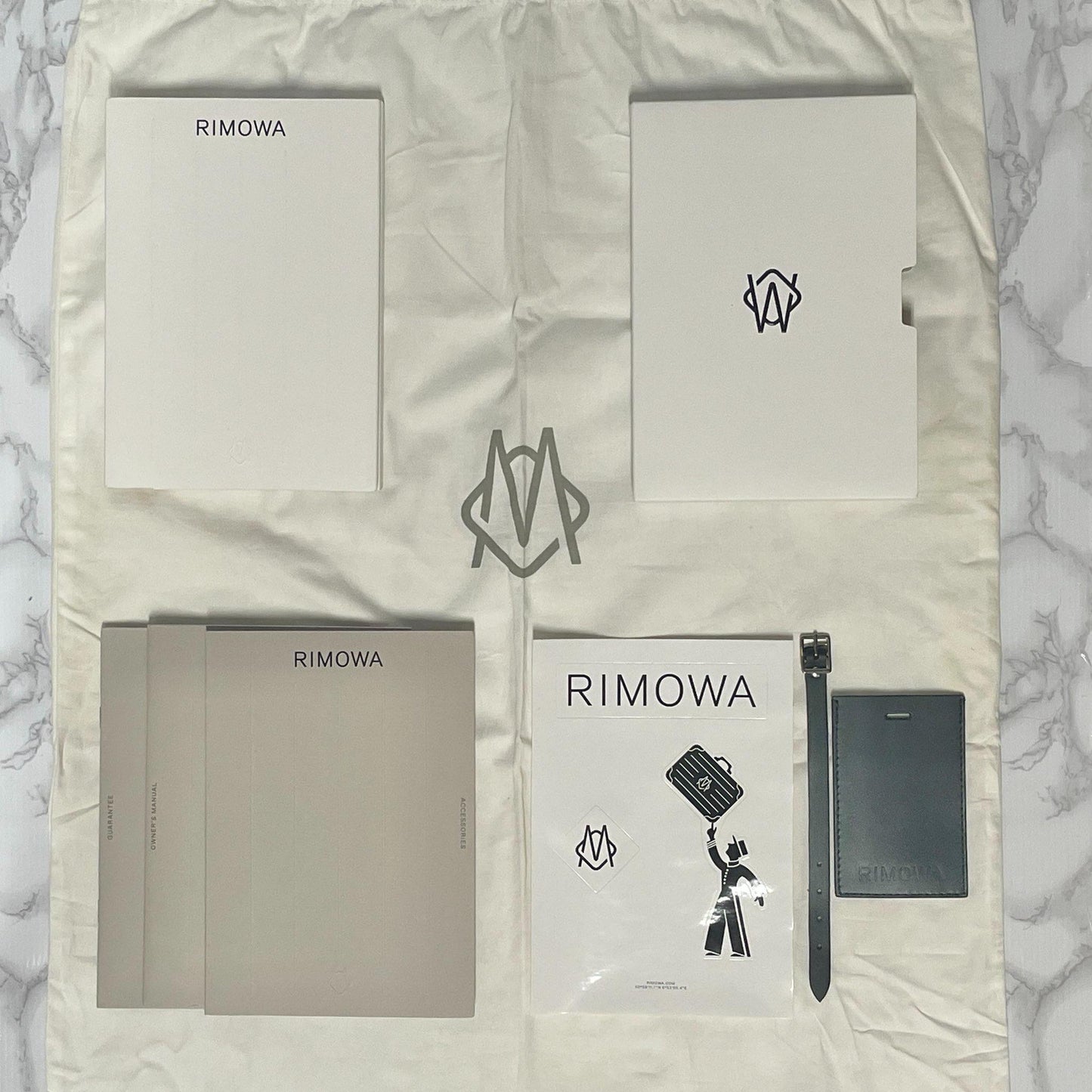 RIMOWA Essential Lite carry on