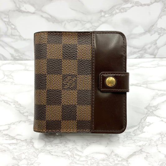 LOUIS VUITTON Damier Compact Zip