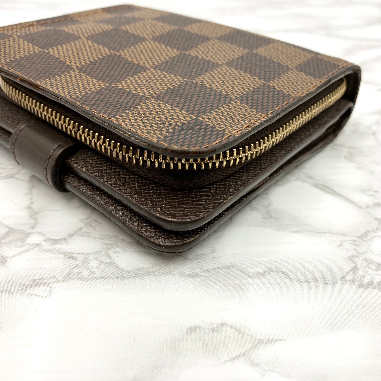 LOUIS VUITTON Damier Compact Zip