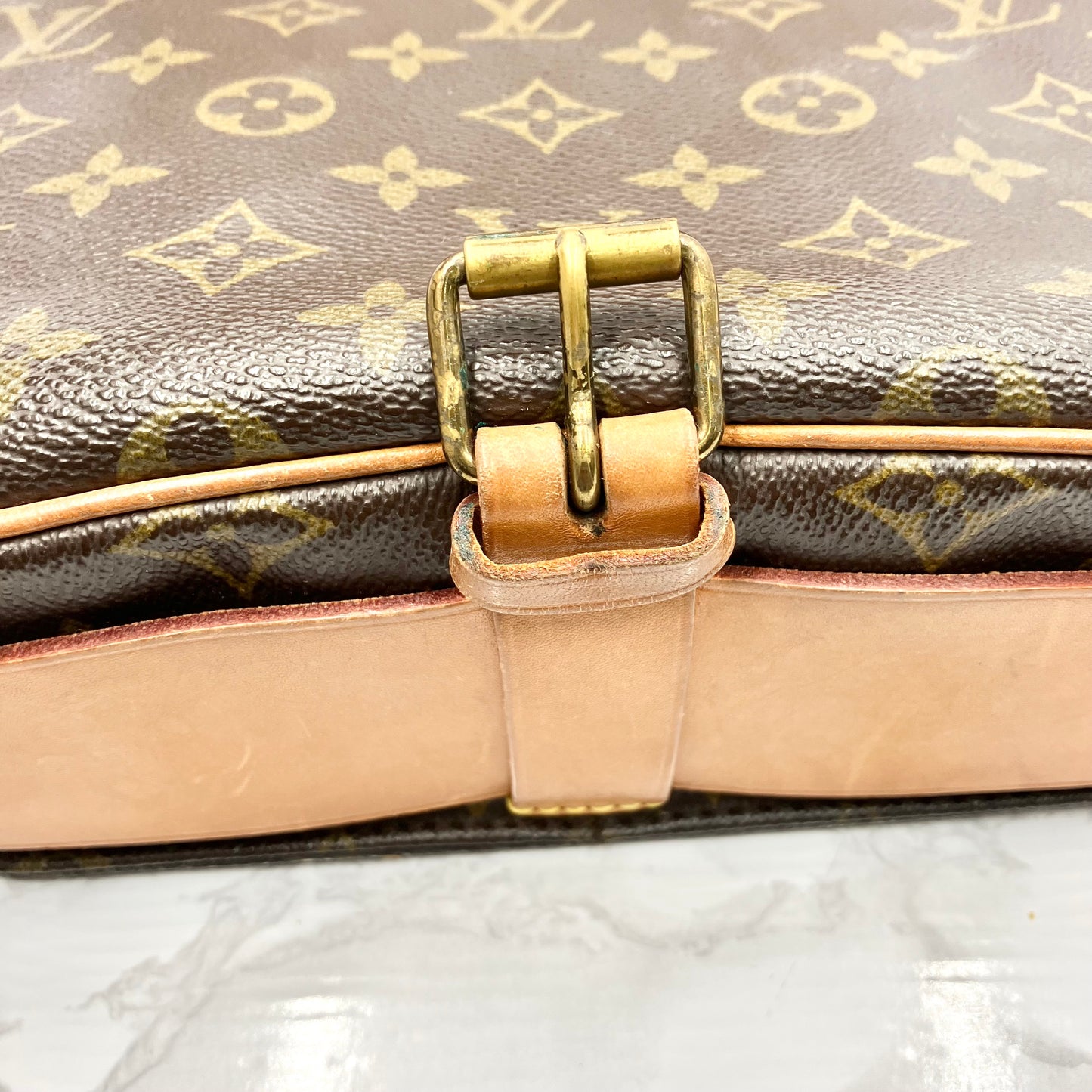 LOUIS VUITTON Monogram carte chele