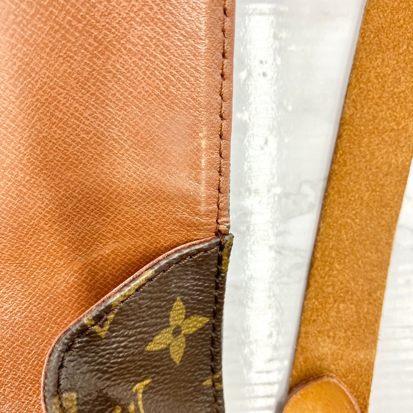 LOUIS VUITTON Monogram carte chele