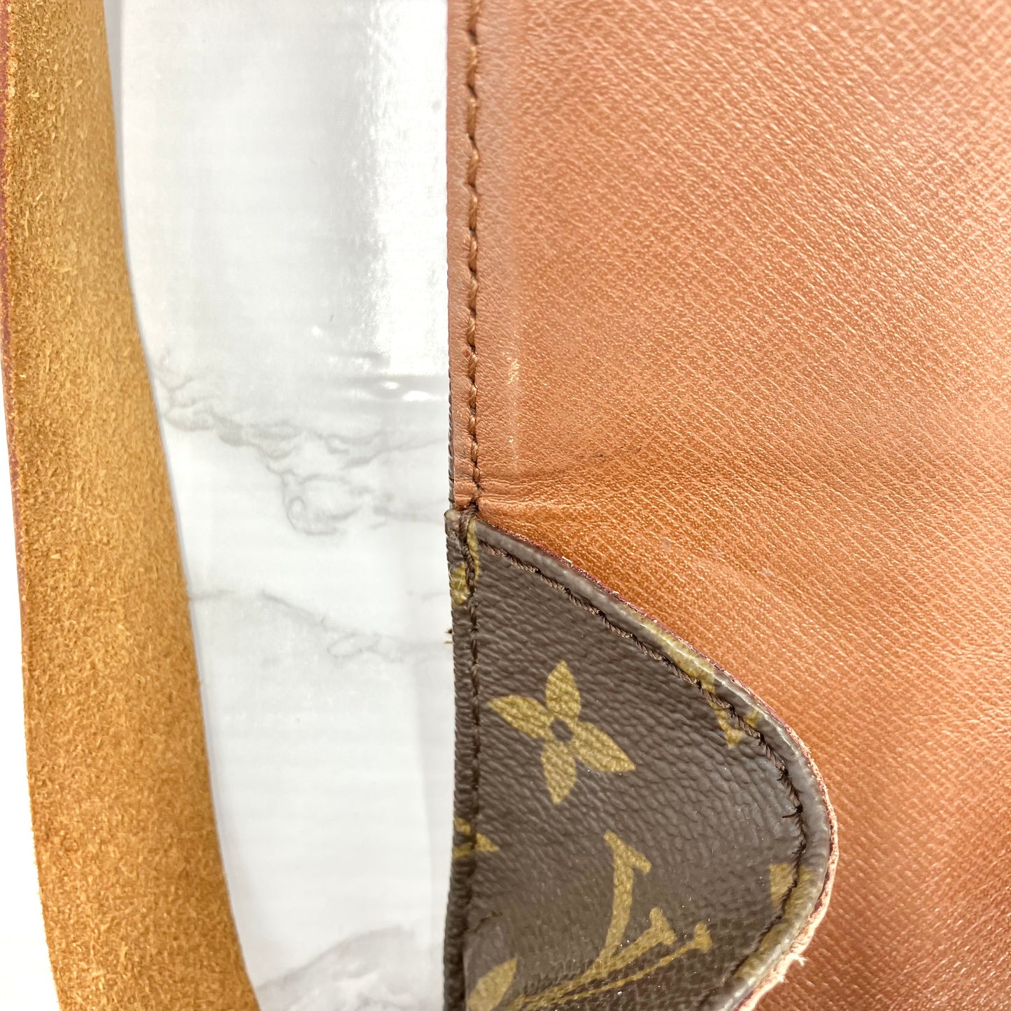 LOUIS VUITTON Monogram carte chele