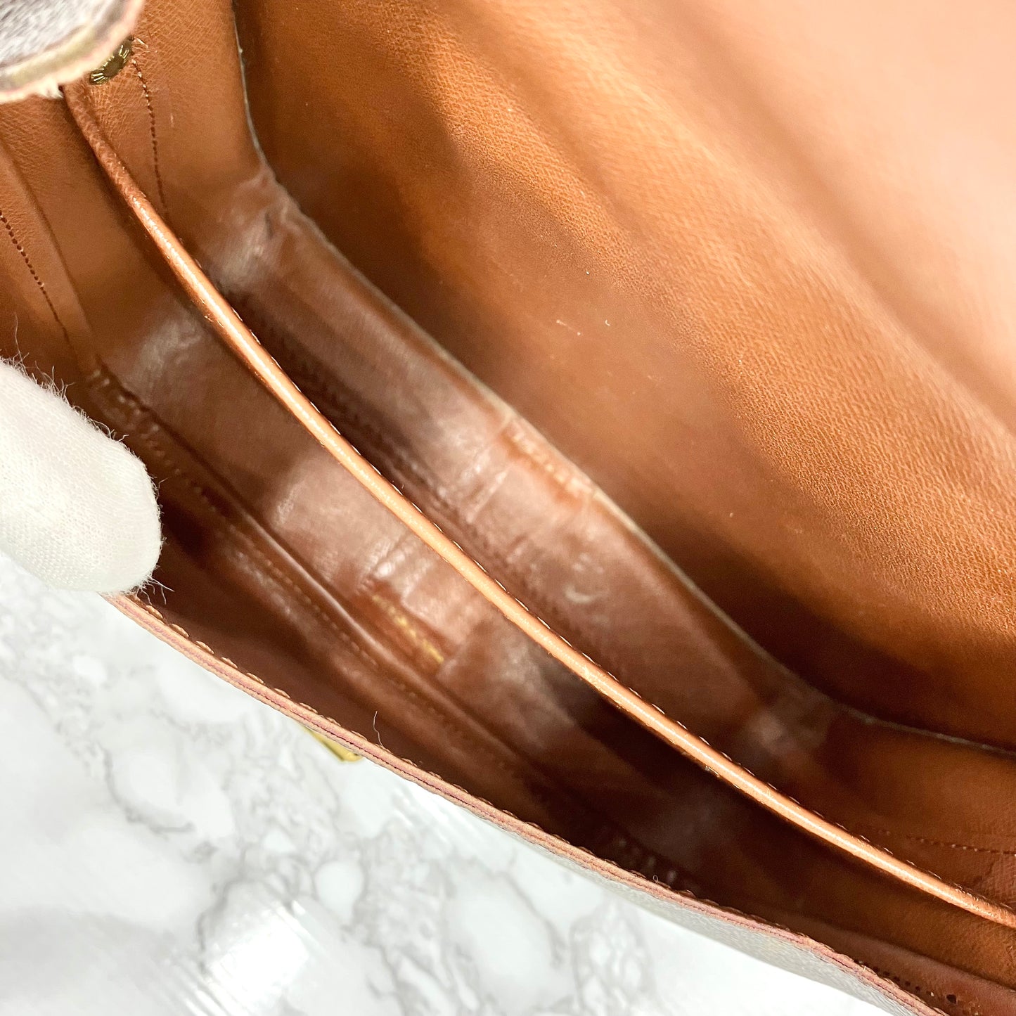 LOUIS VUITTON Monogram carte chele