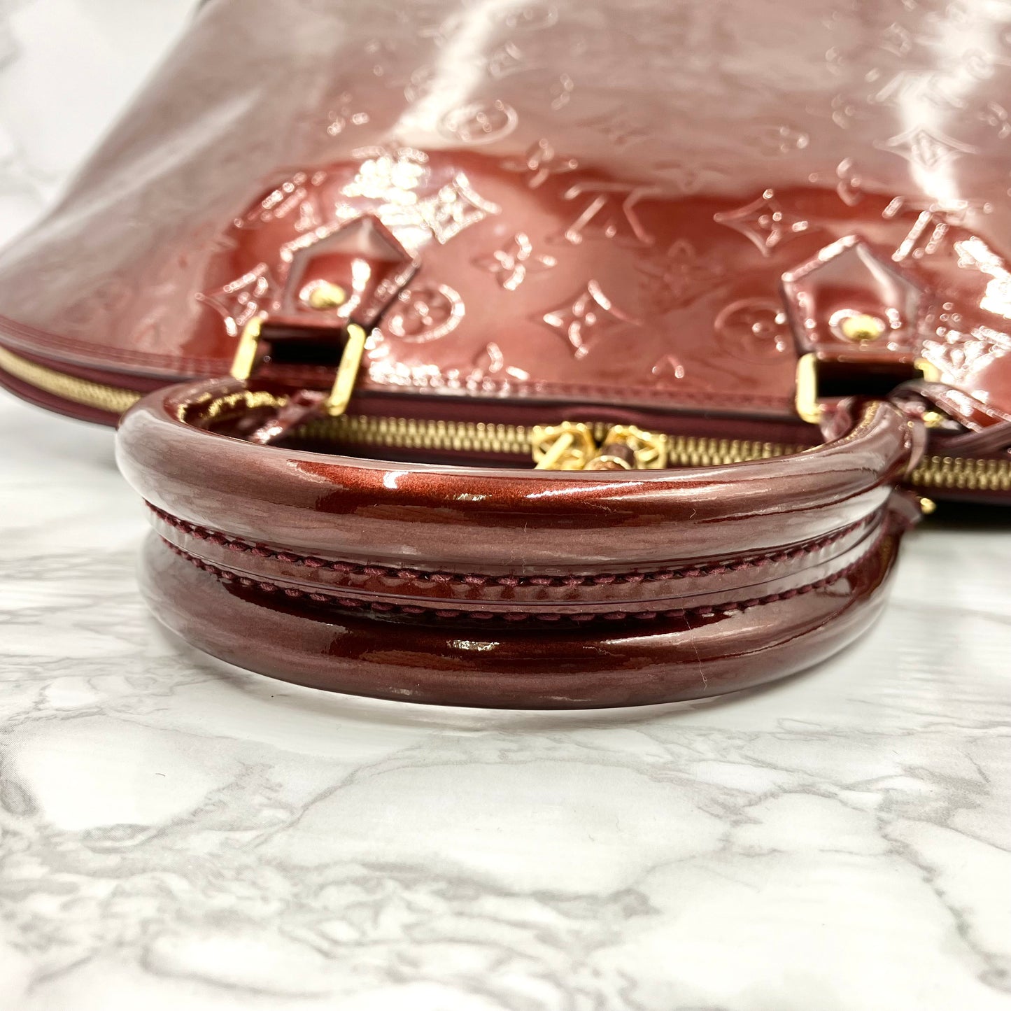 LOUIS VUITTON Vernis Alma MM