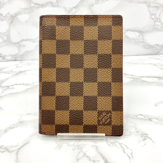 LOUIS VUITTON Damier passport case