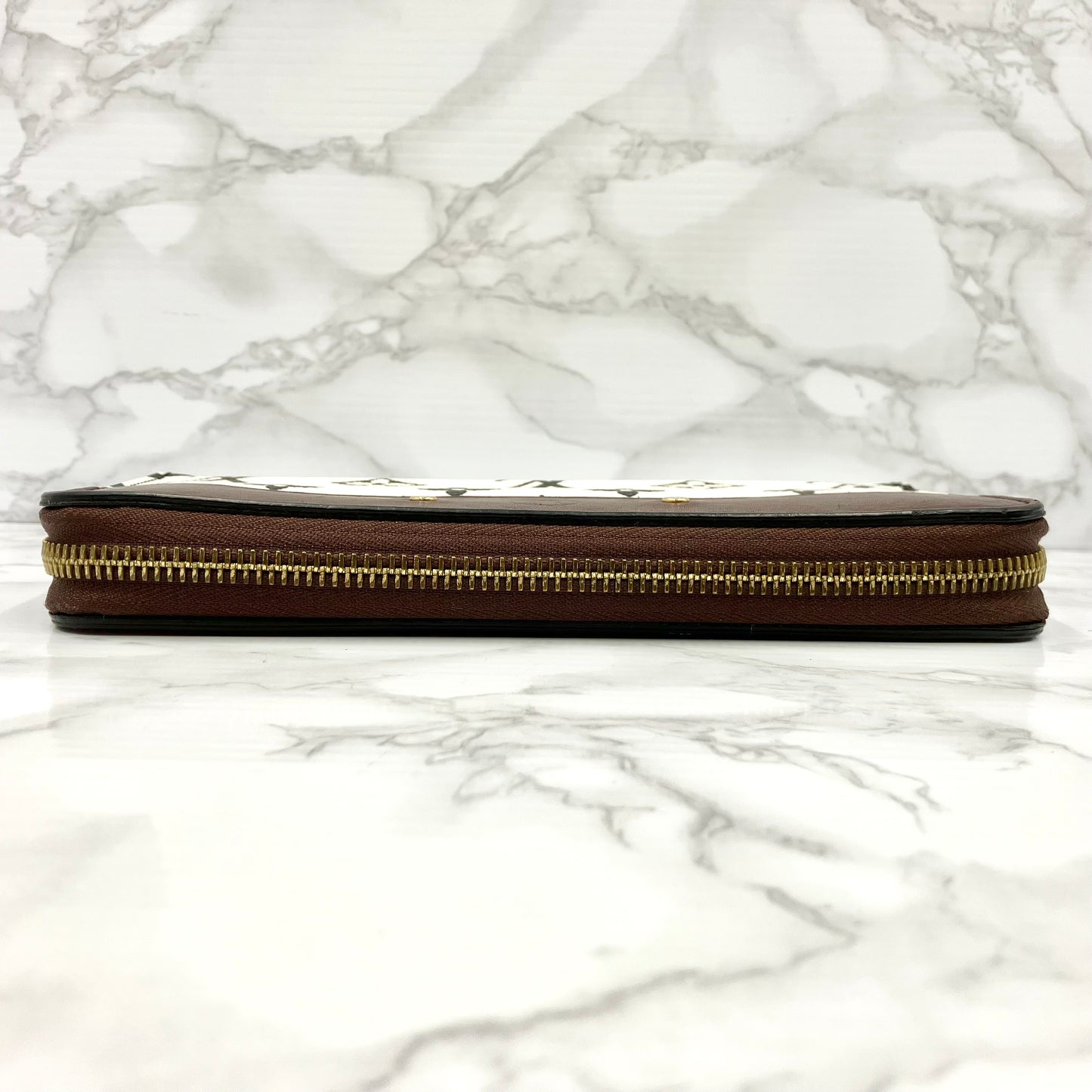 LOUIS VUITTON zippy wallet