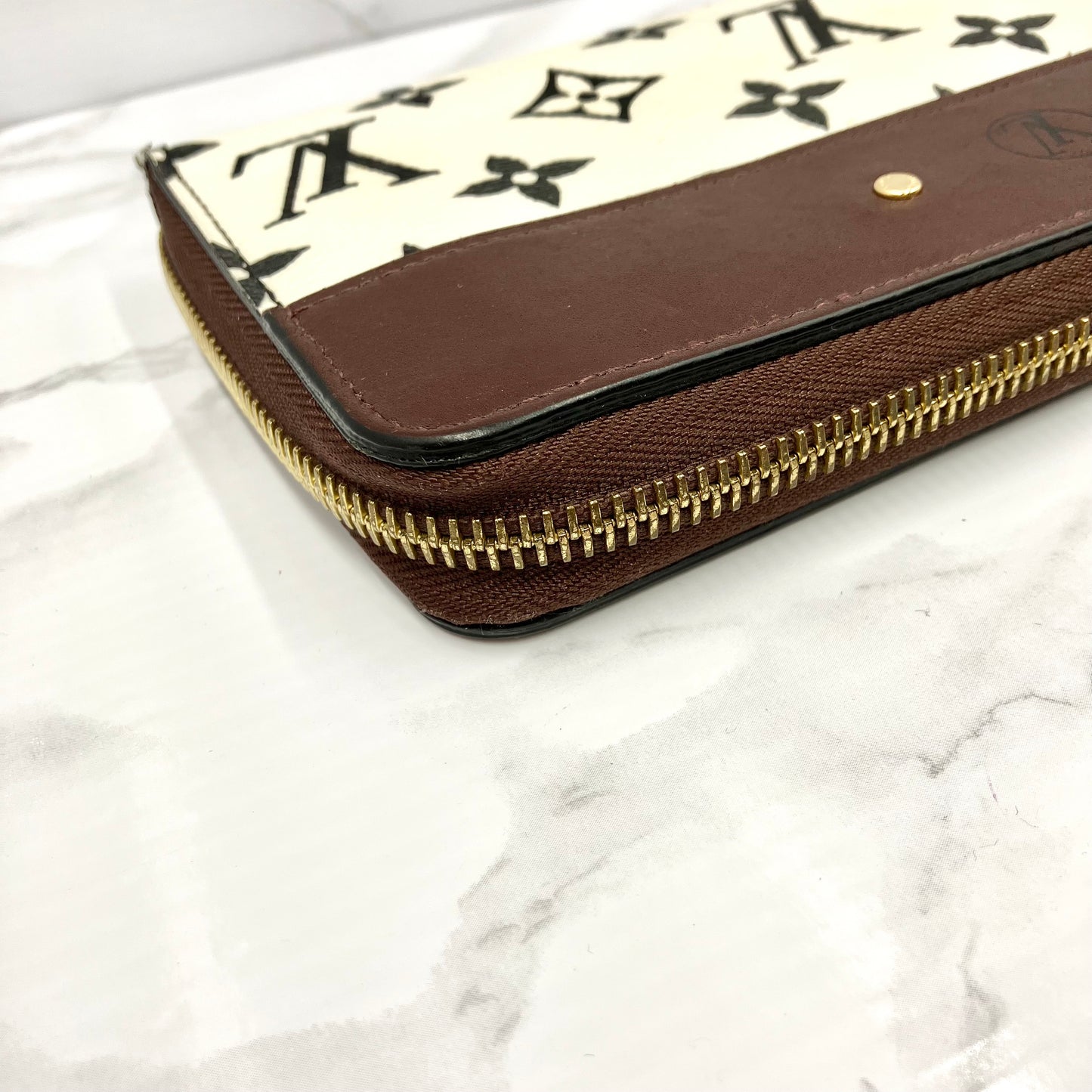 LOUIS VUITTON zippy wallet