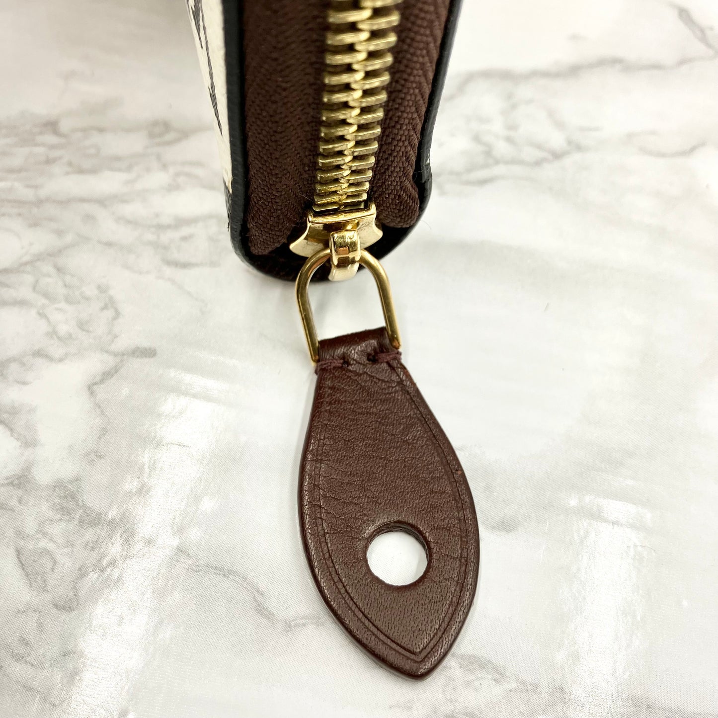 LOUIS VUITTON zippy wallet