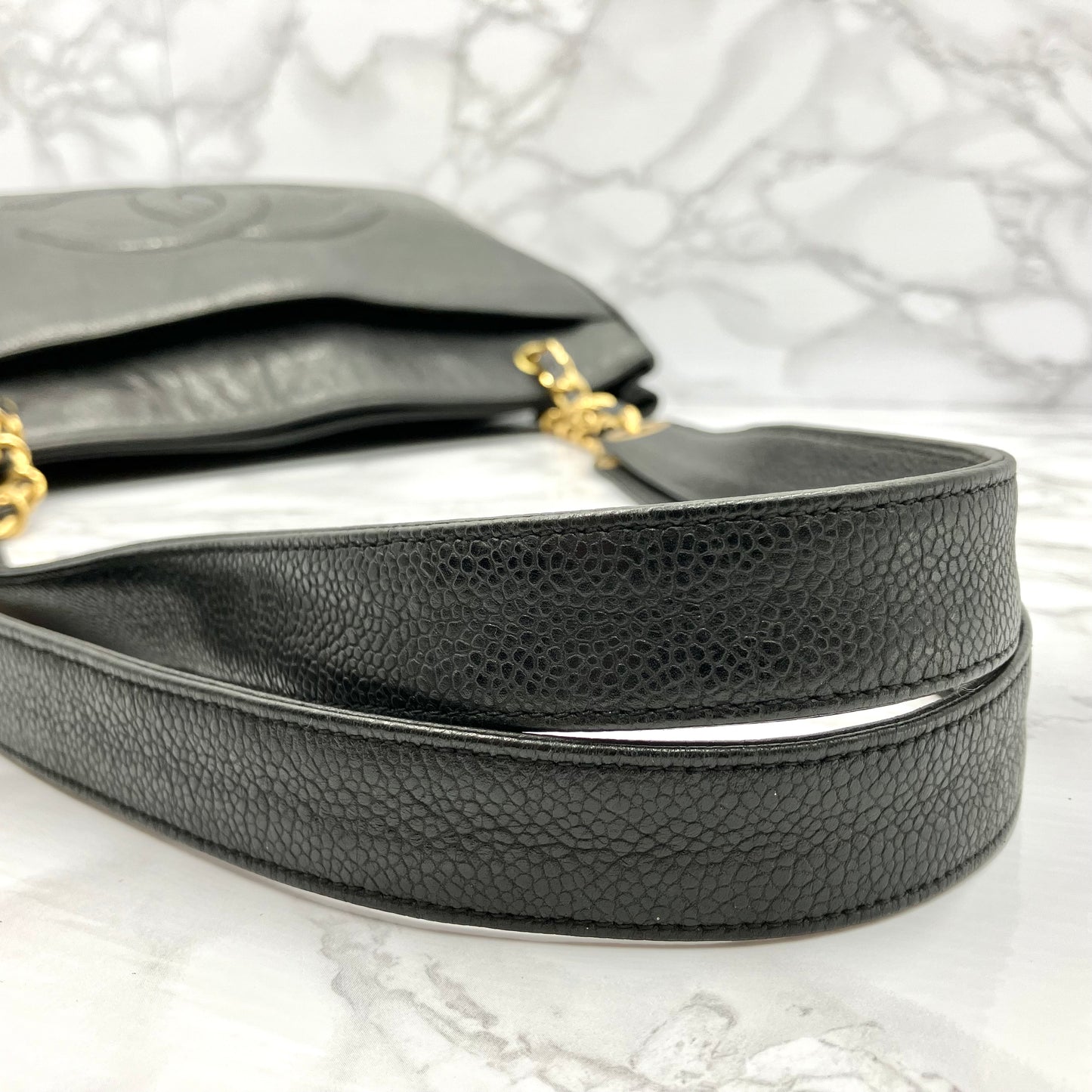 CHANEL Caviar skin Chain tote bag