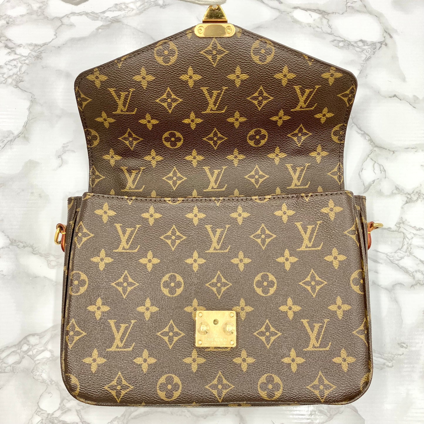 LOUIS VUITTON Monogram Metis