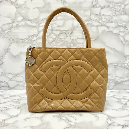 CHANEL Caviar skin medallion