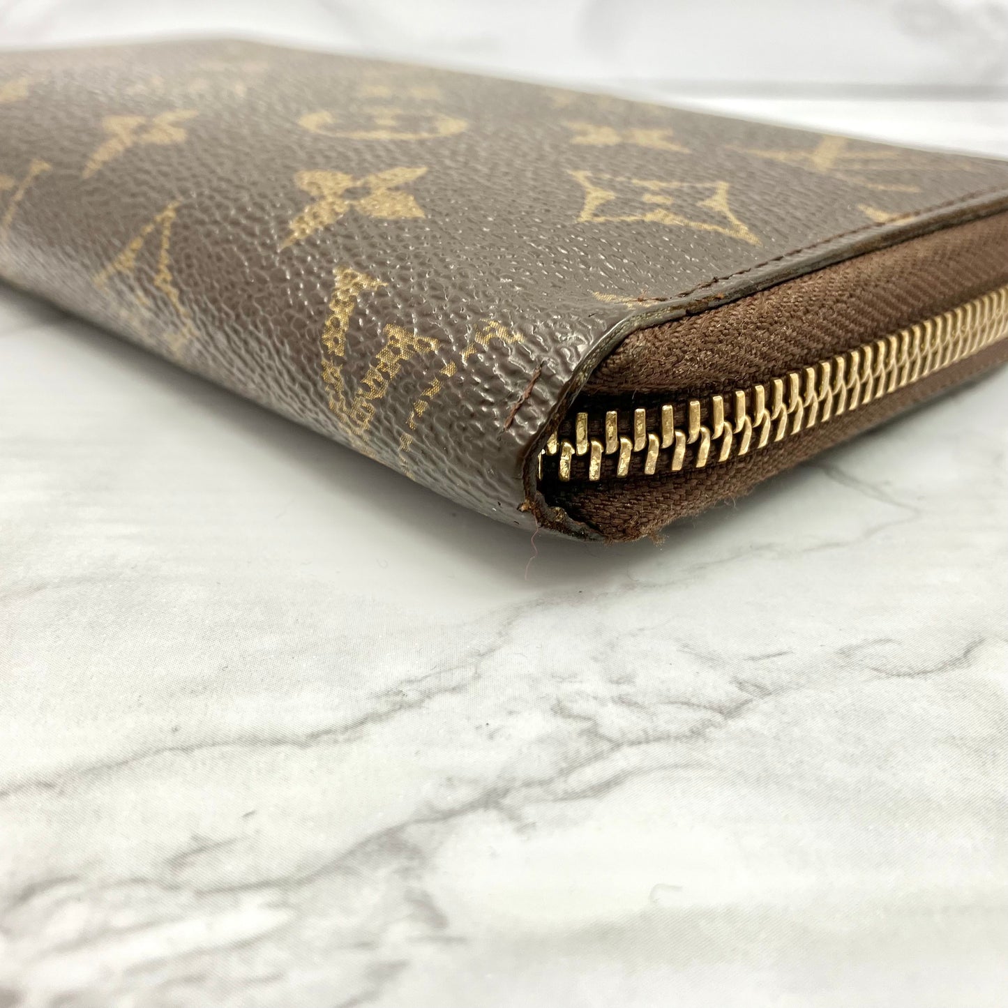 LOUIS VUITTON Monogram zippy