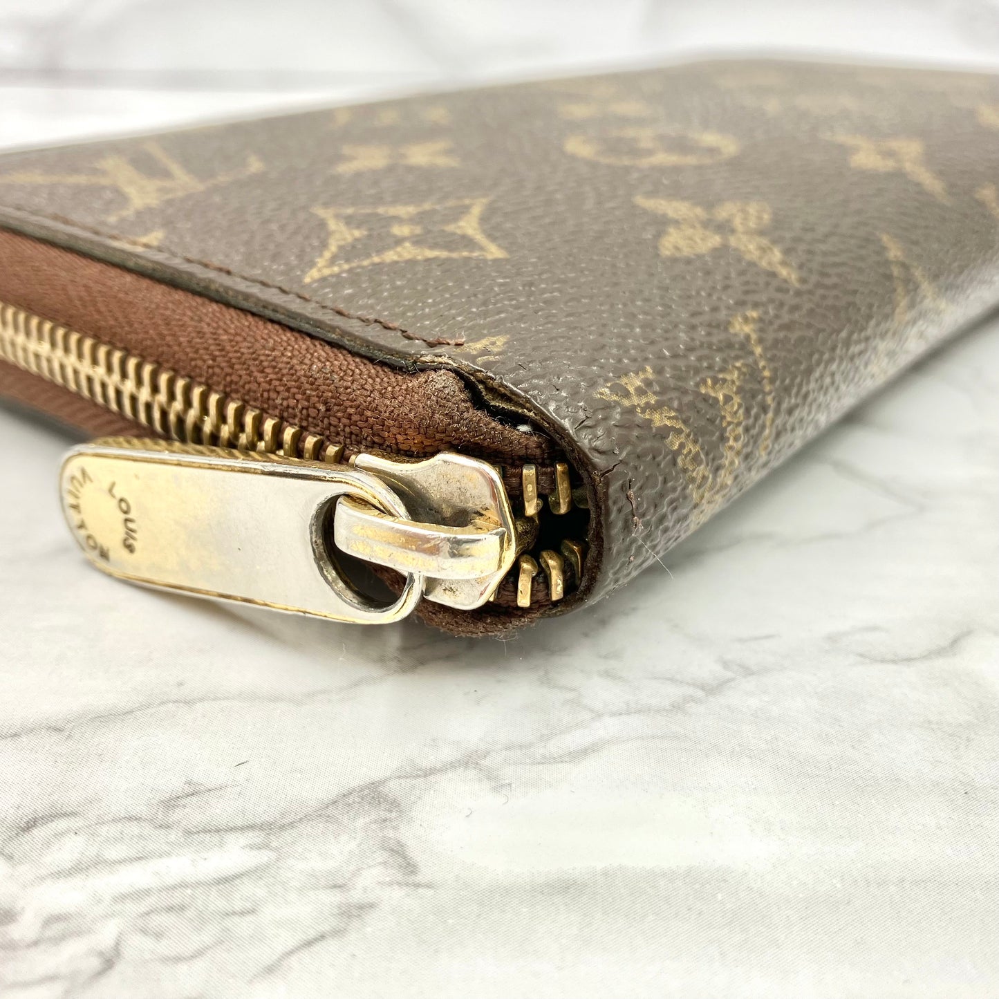 LOUIS VUITTON Monogram zippy