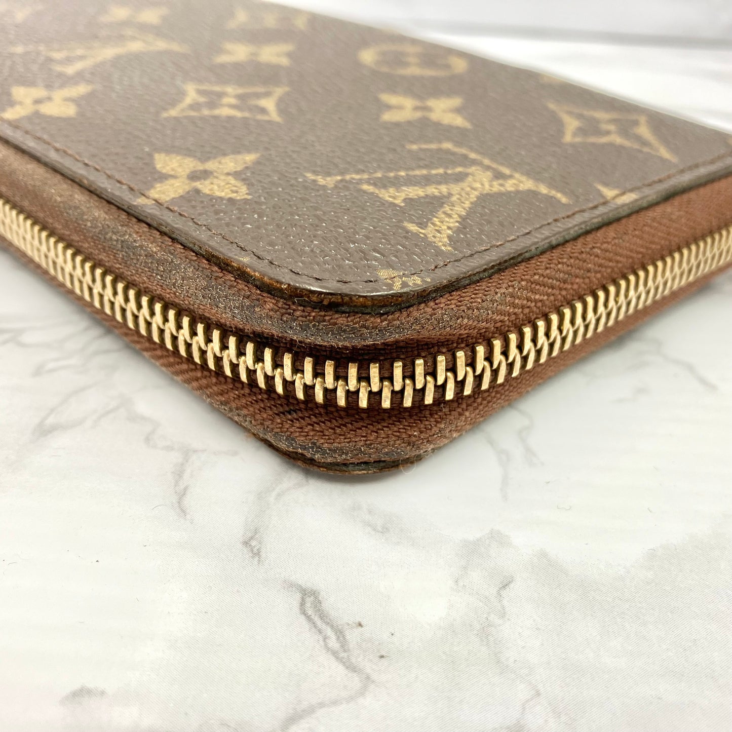 LOUIS VUITTON Monogram zippy